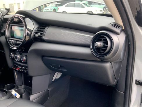 Used 2021 MINI Cooper 4-Door Hardtop image 18