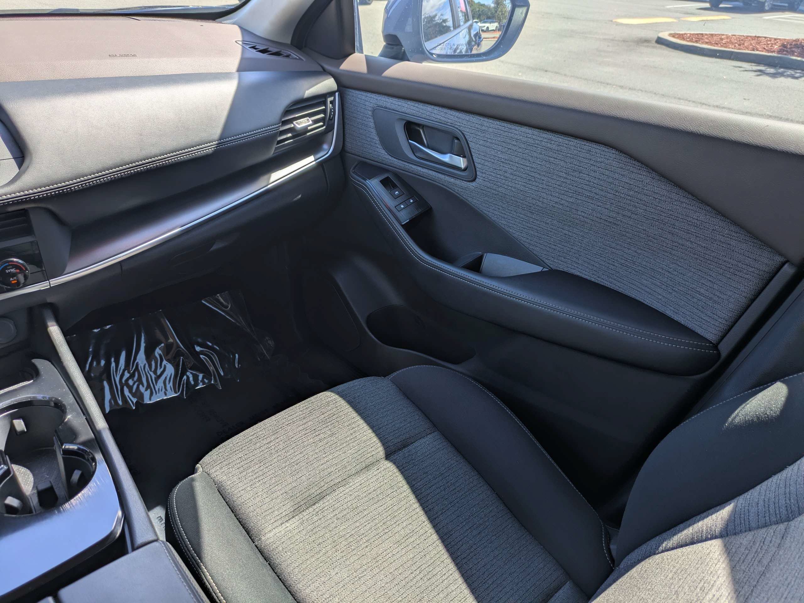 Certified 2023 Nissan Rogue SV FWD image 18