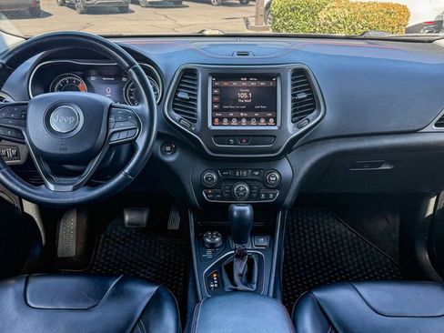 Used 2019 Jeep Cherokee Trailhawk AWD/4WD image 12