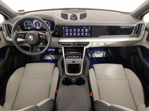 Used 2024 Porsche Cayenne S AWD/4WD image 46