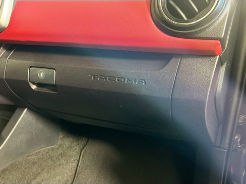 Used 2018 Toyota Tacoma SR5 image 34