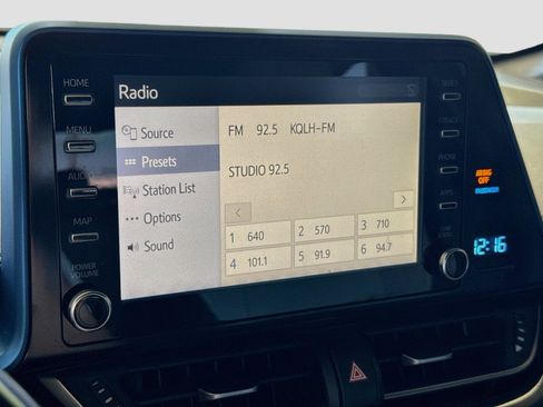 Used 2019 Toyota C-HR XLE FWD image 10