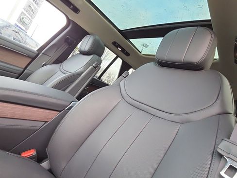 New 2025 Land Rover Range Rover SE image 14