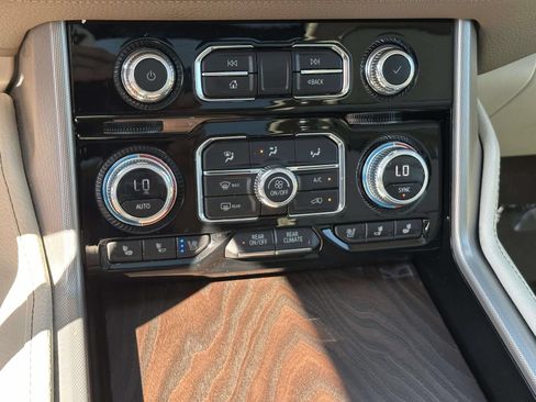 Used 2023 GMC Yukon Denali AWD/4WD image 12