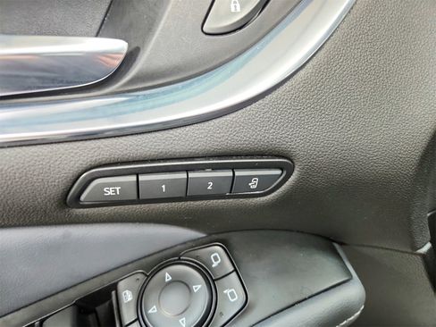 Used 2024 Buick Enclave Premium image 21