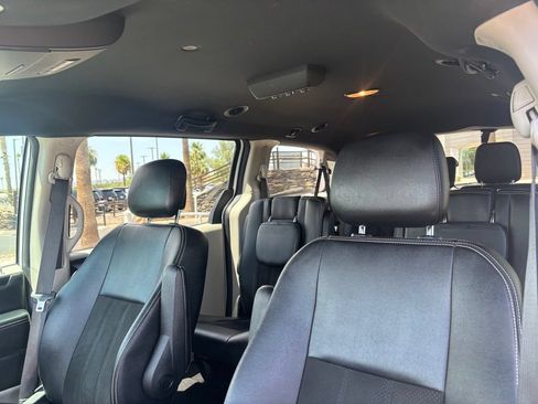 Used 2019 Dodge Grand Caravan SXT FWD image 9