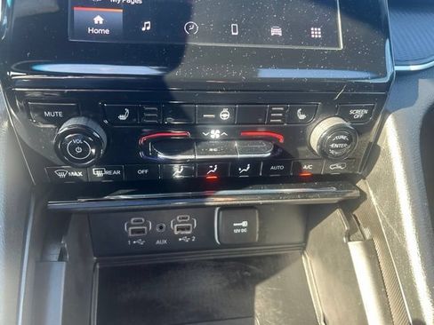 Used 2024 Jeep Grand Cherokee Altitude AWD/4WD image 22