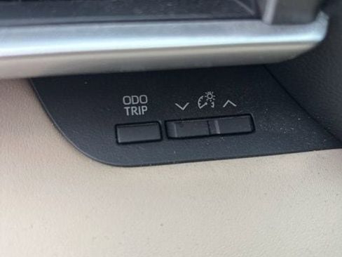 Used 2023 Toyota Highlander XLE image 17