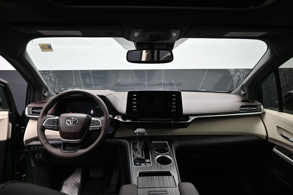 Used 2024 Toyota Sienna Platinum AWD/4WD image 29