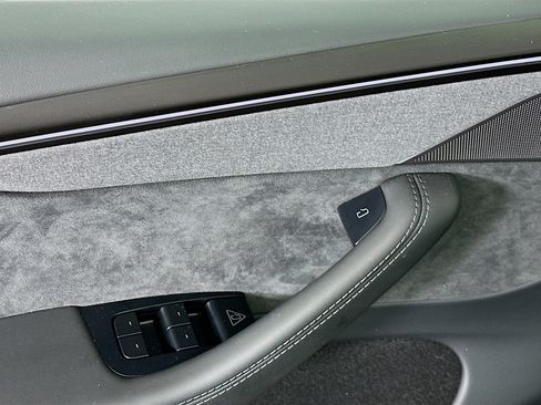 Used 2026 Tesla Model Y 2WD image 15