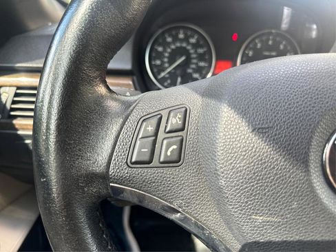 Used 2013 BMW 335i Convertible image 31