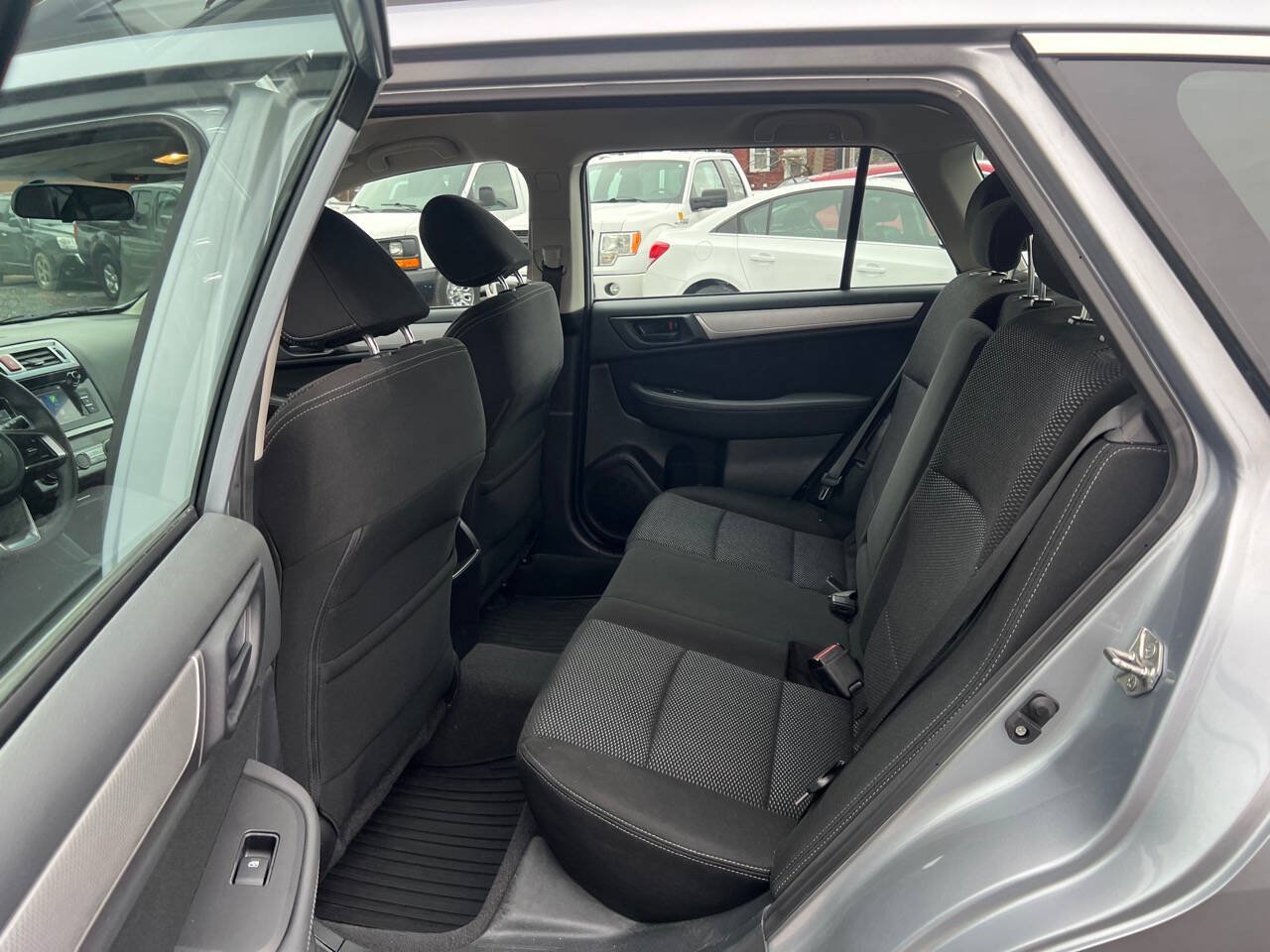 Used 2018 Subaru Outback 2.5i AWD/4WD image 17