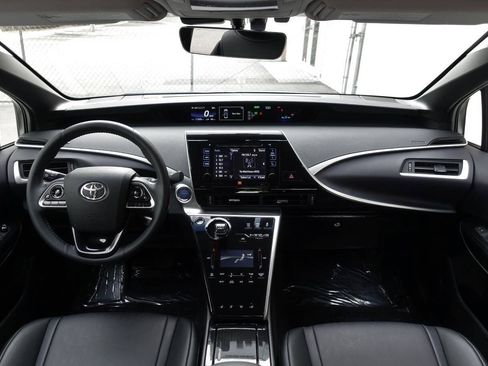 Used 2017 Toyota Mirai FWD image 34