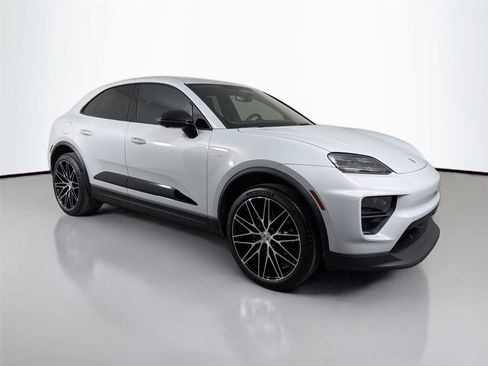 Certified 2026 Porsche Macan Electric RWD image 9