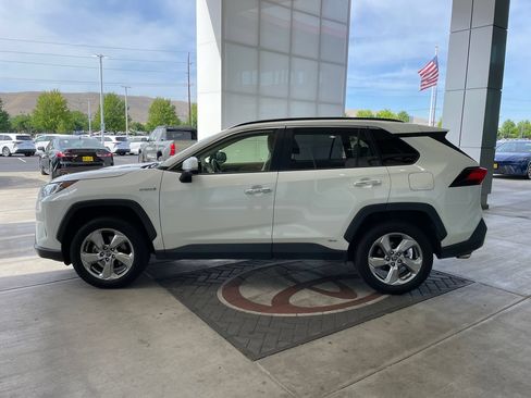 Used 2019 Toyota RAV4 Limited AWD/4WD image 6