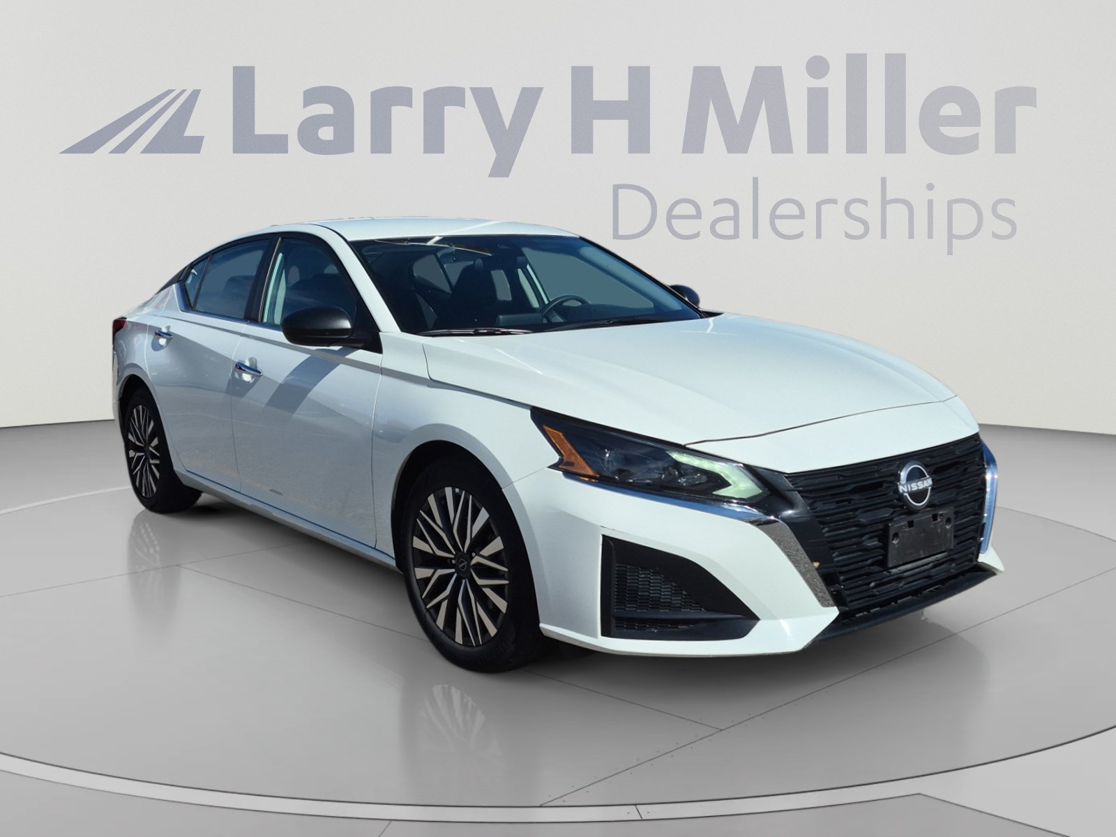 Used 2025 Nissan Altima 2.5 SV FWD image 7