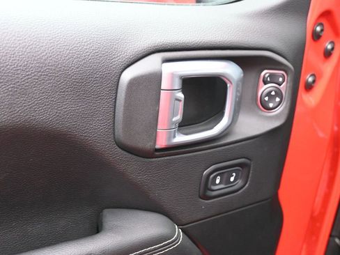 Used 2022 Jeep Wrangler Unlimited Sahara w/ Cold Weather Group image 16