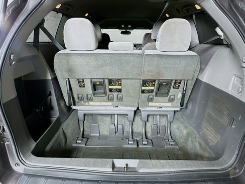 Used 2017 Toyota Sienna LE FWD image 27
