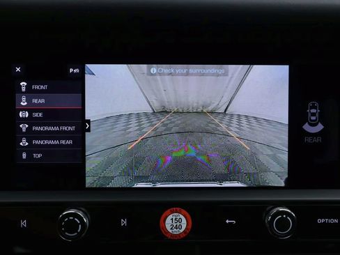 Used 2025 Porsche Macan AWD/4WD image 17