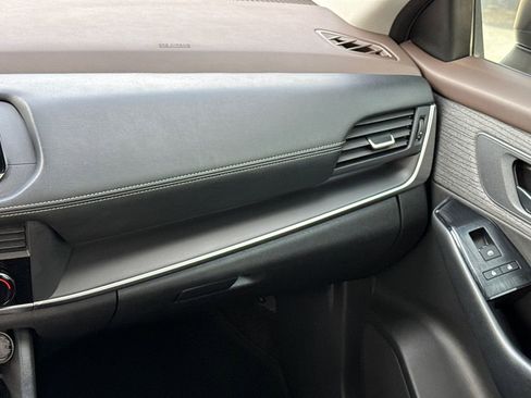 Used 2023 Nissan Rogue S image 15