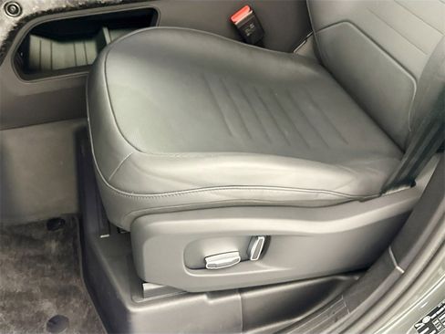 Used 2025 Land Rover Defender 110 image 19