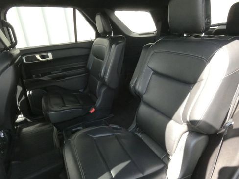 Used 2020 Ford Explorer XLT w/ Equipment Group 202A AWD/4WD image 33