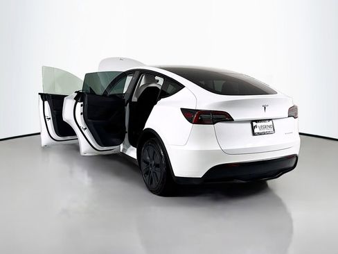 Used 2024 Tesla Model Y Long Range image 33