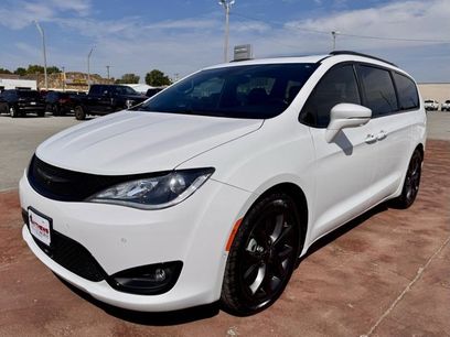 Used 2019 Chrysler Pacifica Limited w/ Advanced Safetytec Group