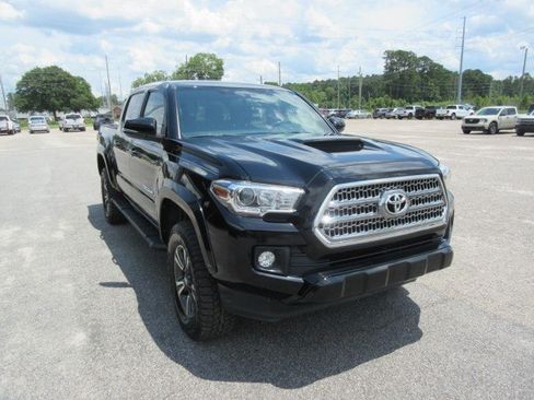 Used 2017 Toyota Tacoma TRD Sport w/ Tow Package (A/T) AWD/4WD image 7