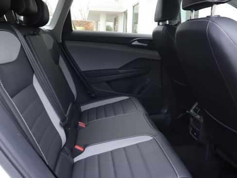 Used 2023 Volkswagen Taos SEL image 22