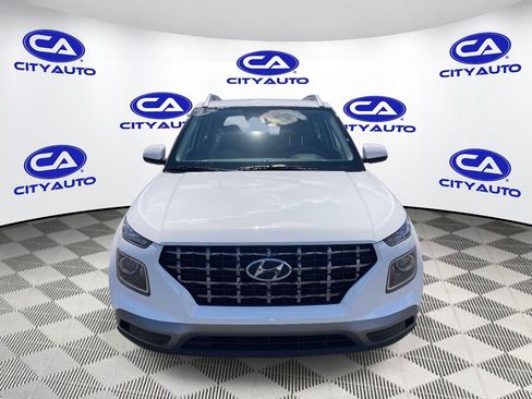 Used 2025 Hyundai Venue SEL FWD image 8