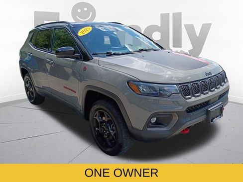 Used 2023 Jeep Compass Trailhawk w/ Trailhawk Convenience Group AWD/4WD image 3