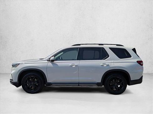 Used 2025 Honda Pilot Touring image 9