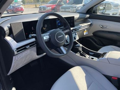 New 2025 Hyundai Tucson SE image 9