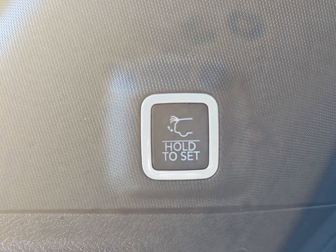 Certified 2023 Jeep Grand Cherokee Altitude image 13