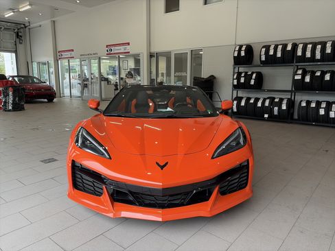 Used 2025 Chevrolet Corvette Z06 w/ Stealth Interior Trim Package RWD image 2