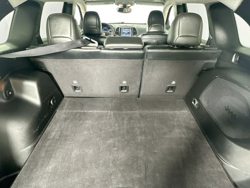 Used 2022 Jeep Cherokee Latitude Lux w/ Sun & Sound Group image 25