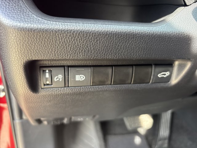 Used 2021 Toyota RAV4 XLE w/ Convenience Package FWD image 22