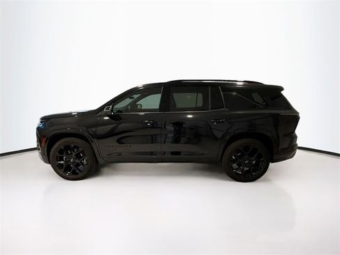 Used 2025 Chevrolet Traverse RS image 4