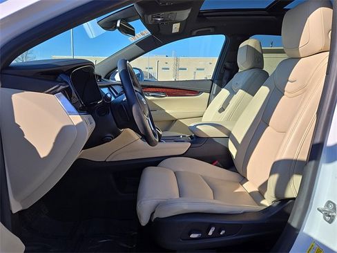 Used 2017 Cadillac XT5 Luxury w/ Driver Awareness Package image 13