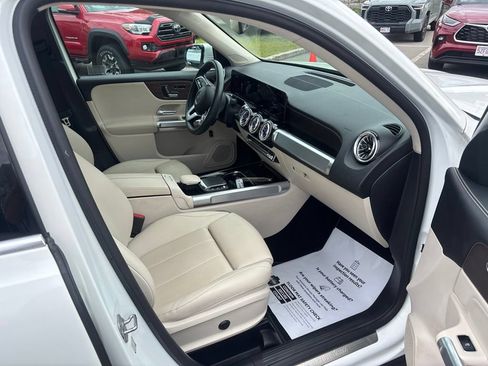 Used 2023 Mercedes-Benz GLB 250 4MATIC image 13