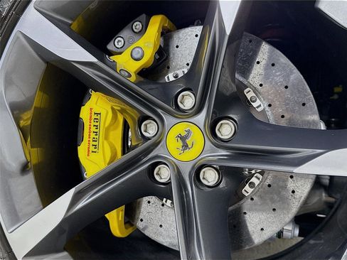 Used 2022 Ferrari SF90 Spider image 38