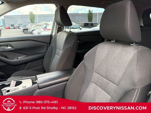 Certified 2025 Nissan Rogue SV FWD image 13