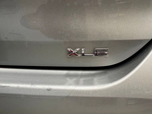 Used 2020 Toyota Highlander XLE image 9