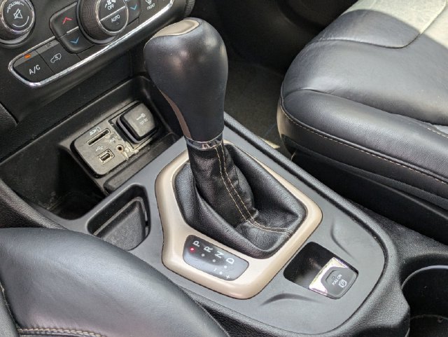 Used 2017 Jeep Cherokee Limited FWD image 19