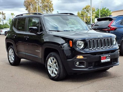 Used 2018 Jeep Renegade Latitude AWD/4WD image 3