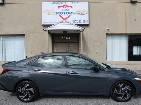 Used 2025 Hyundai Elantra Sport FWD image 4