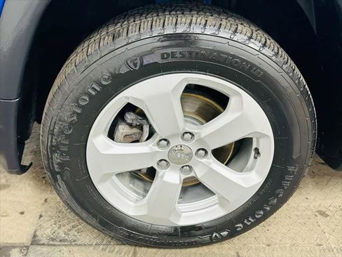 Certified 2019 Jeep Compass Latitude w/ Cold Weather Group image 30