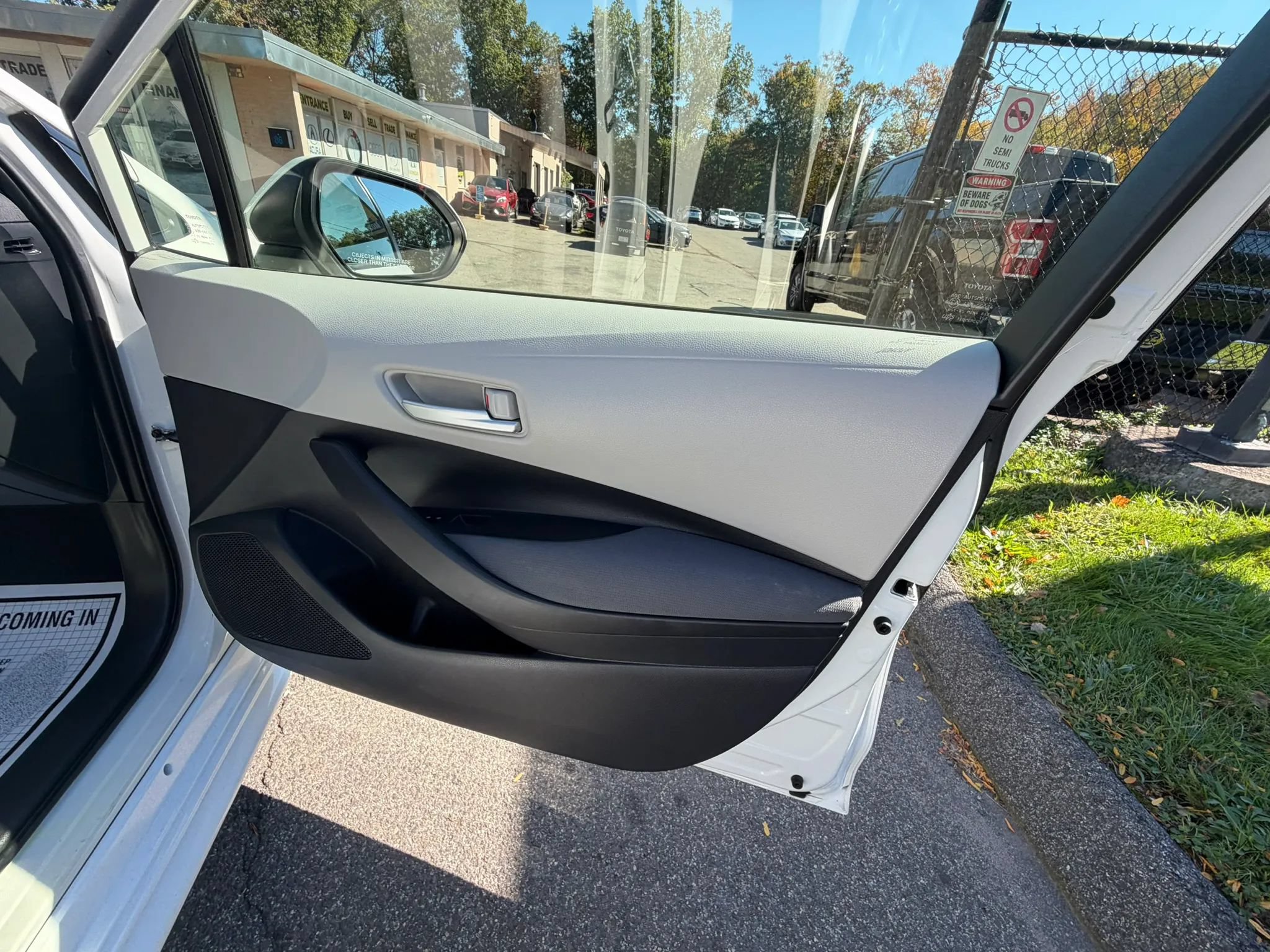 Used 2021 Toyota Corolla LE FWD image 14