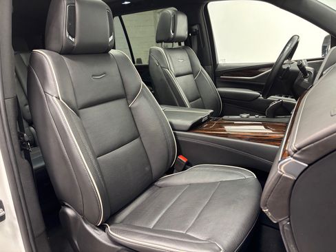 Used 2022 Cadillac Escalade Premium Luxury AWD/4WD image 32